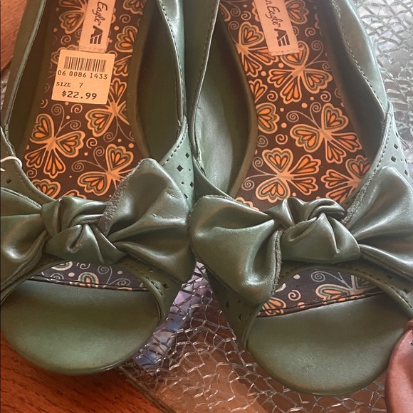 American Eagle Outfitters Green and Brown Bow Flats/two for one deal - Picture 12 of 16